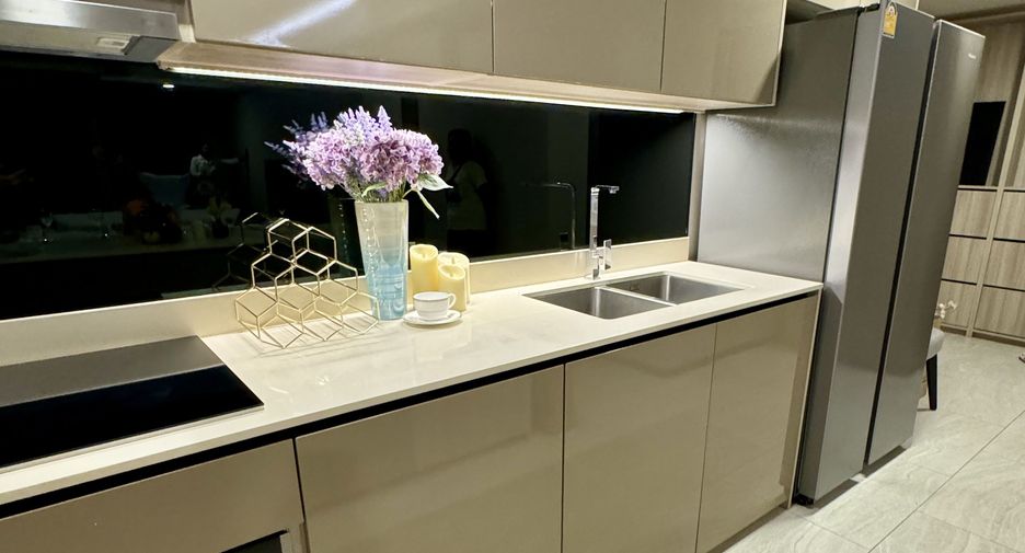 Condo en alquiler de 3 habitaciones en Watthana, Bangkok