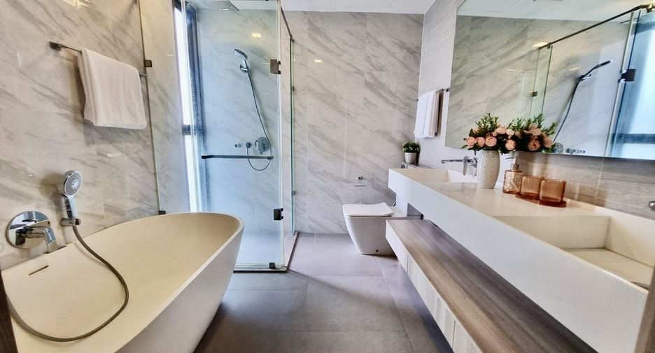 Condo en alquiler de 3 habitaciones en Watthana, Bangkok