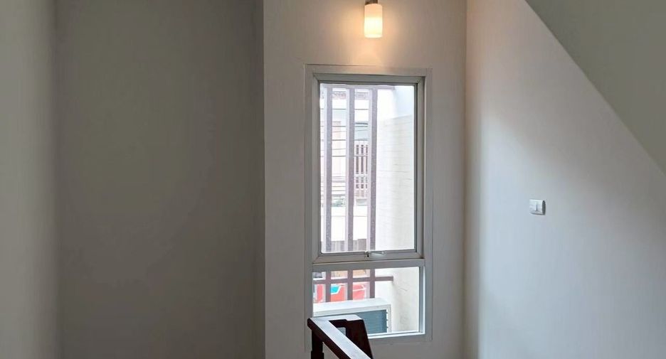 For rent 3 bedrooms house in Lat Phrao, Bangkok