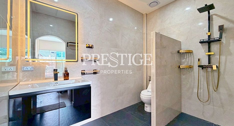 Casa en venta de 4 habitaciones en Bang Lamung, Chonburi