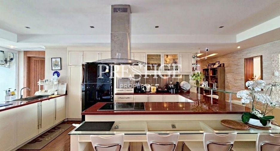 For sale 3 bedrooms condo in Bang Lamung, Chonburi