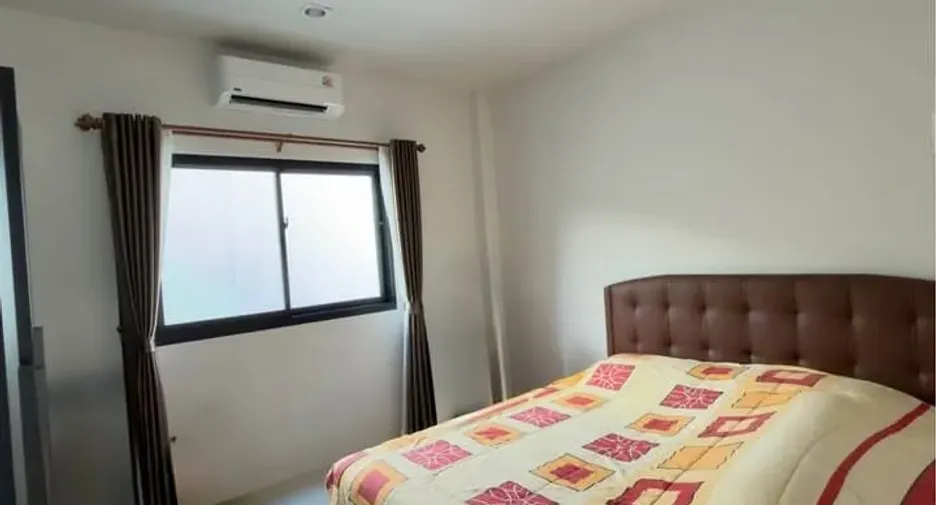 For rent 4 bedrooms townhouse in Thalang, Phuket