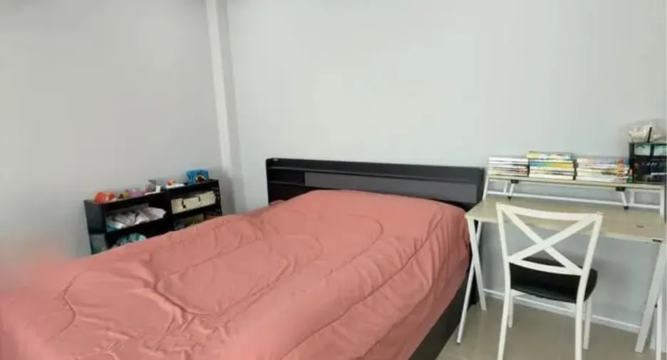 For rent 4 bedrooms townhouse in Thalang, Phuket