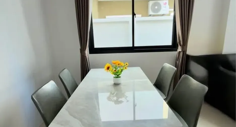 For rent 4 bedrooms townhouse in Thalang, Phuket