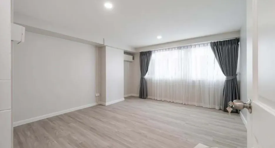 For sale 2 ベッドルーム condo in Bang Na, Bangkok