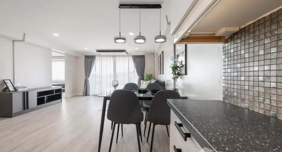 For sale 2 ベッドルーム condo in Bang Na, Bangkok