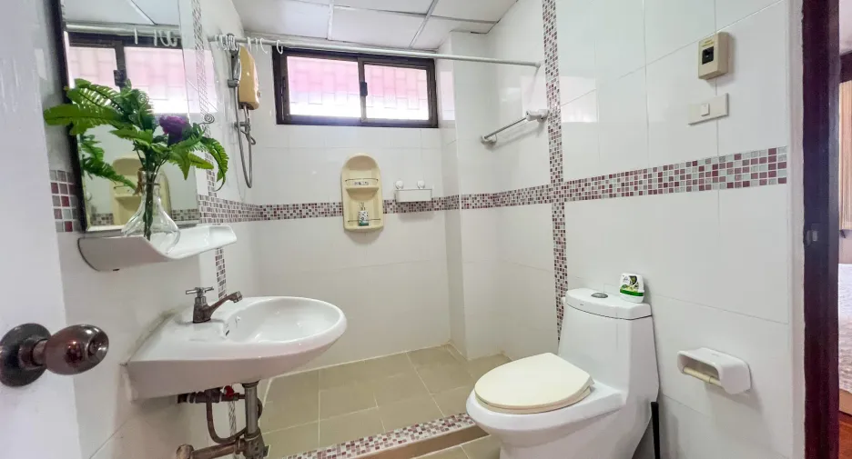 For rent 3 bedrooms condo in Watthana, Bangkok