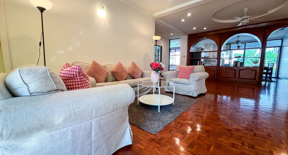 For rent 3 bedrooms condo in Watthana, Bangkok