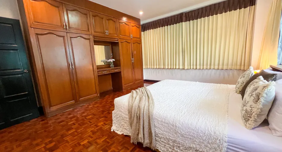 For rent 3 bedrooms condo in Watthana, Bangkok