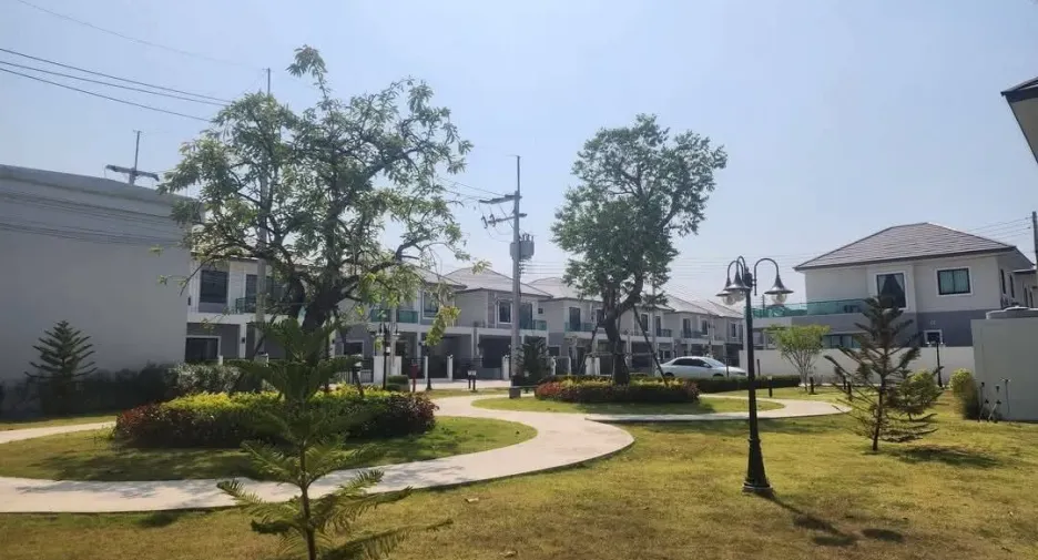 For rent and for sale 3 bedrooms house in Bang Lamung, Chonburi