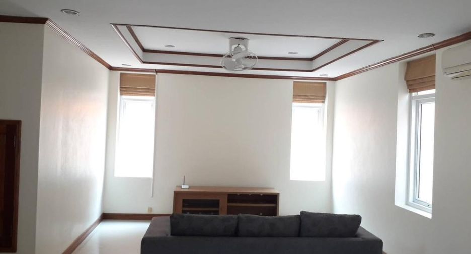 For rent 4 bedrooms villa in Bang Lamung, Chonburi