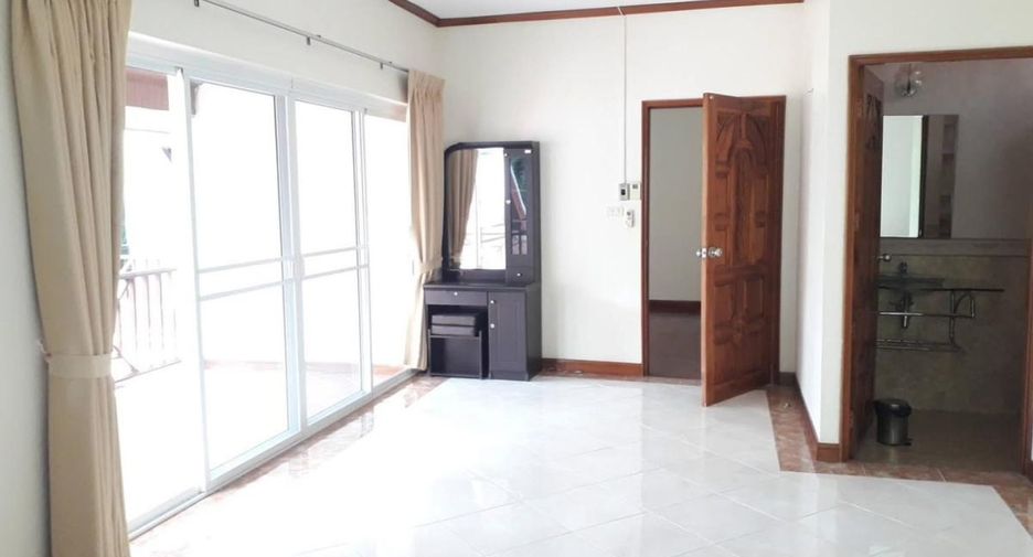 For rent 4 bedrooms villa in Bang Lamung, Chonburi