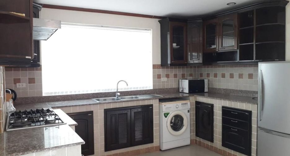 For rent 4 bedrooms villa in Bang Lamung, Chonburi