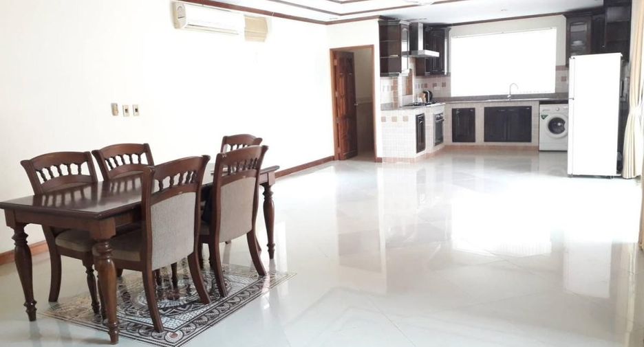For rent 4 bedrooms villa in Bang Lamung, Chonburi