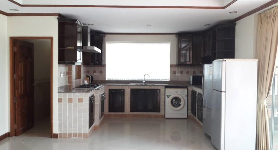 For rent 4 bedrooms villa in Bang Lamung, Chonburi
