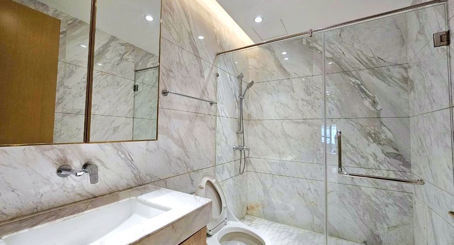 For rent and for sale 3 bedrooms condo in Khlong Toei, Bangkok