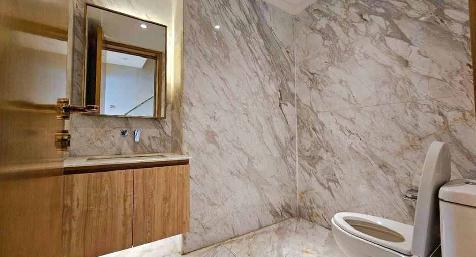 For rent and for sale 3 bedrooms condo in Khlong Toei, Bangkok