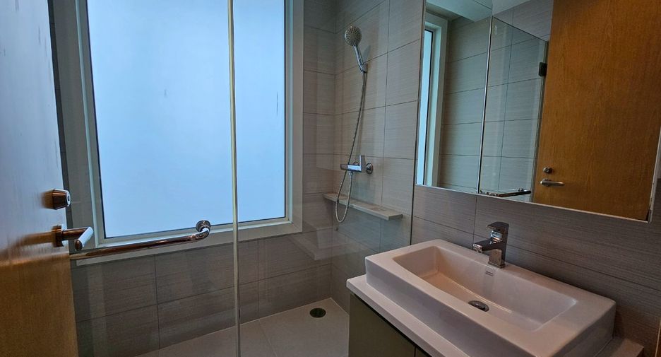 For sale 3 bedrooms condo in Khlong Toei, Bangkok