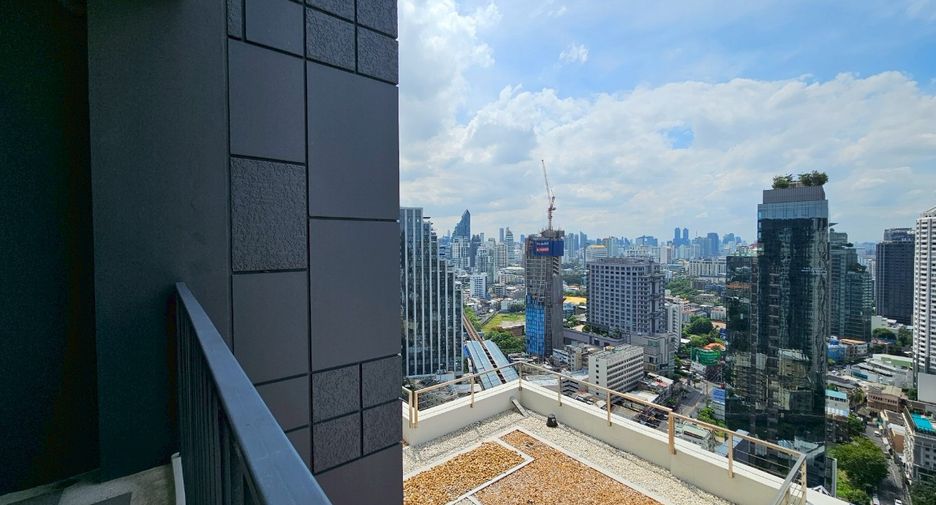 For sale 3 bedrooms condo in Khlong Toei, Bangkok