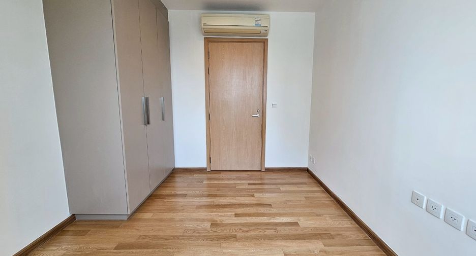 For sale 3 bedrooms condo in Khlong Toei, Bangkok