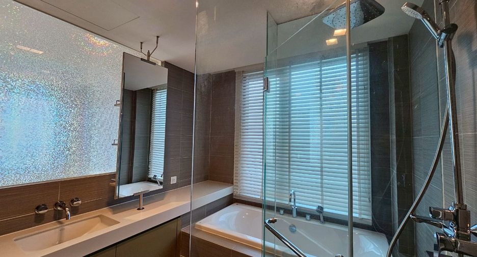 For sale 3 bedrooms condo in Khlong Toei, Bangkok