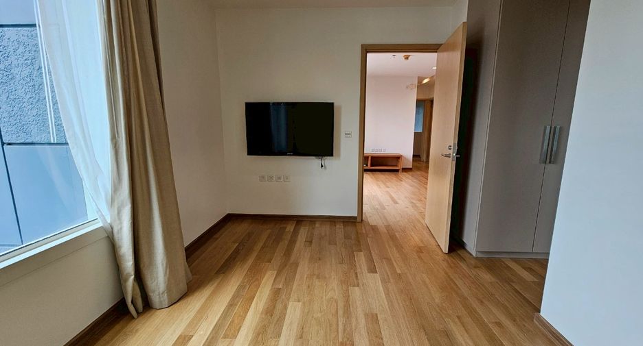 For sale 3 bedrooms condo in Khlong Toei, Bangkok