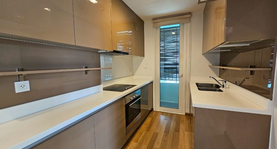 For sale 3 bedrooms condo in Khlong Toei, Bangkok