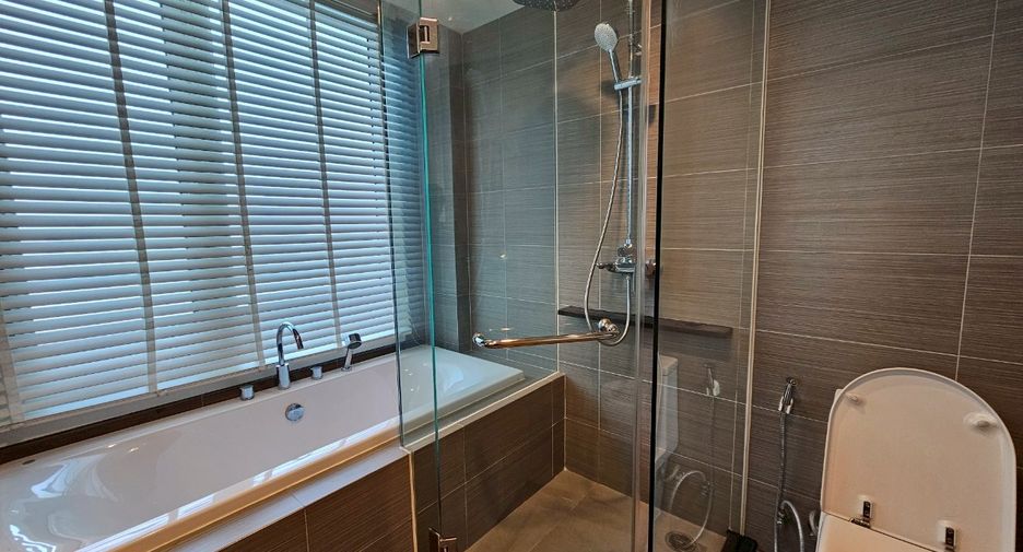 For sale 3 bedrooms condo in Khlong Toei, Bangkok