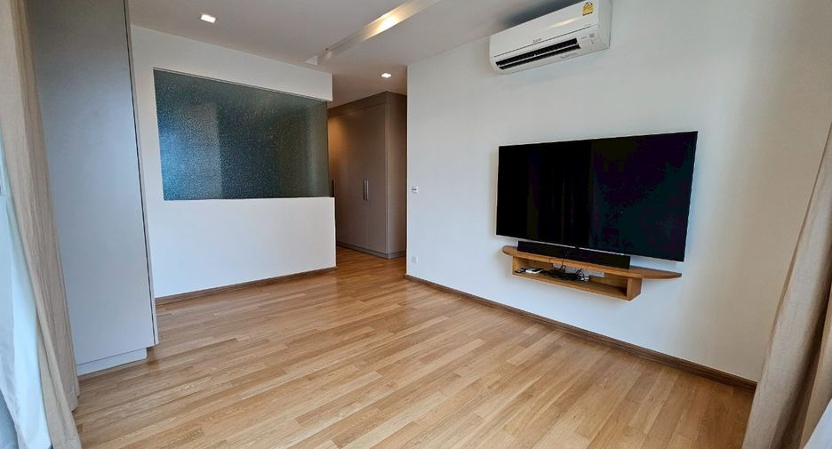 For sale 3 bedrooms condo in Khlong Toei, Bangkok
