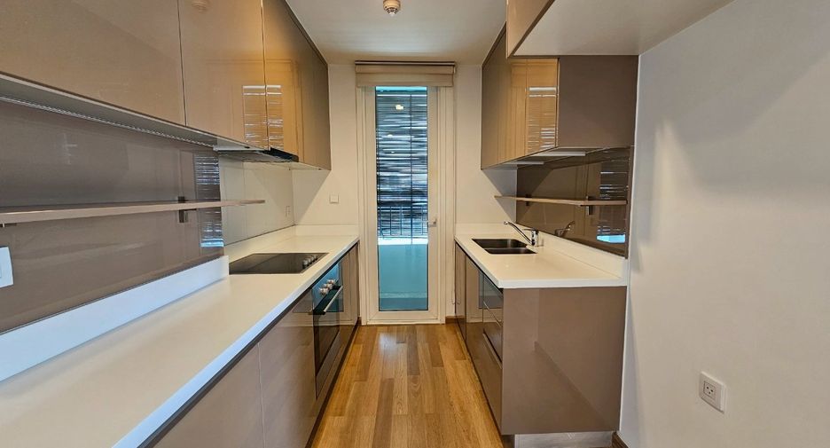For sale 3 bedrooms condo in Khlong Toei, Bangkok