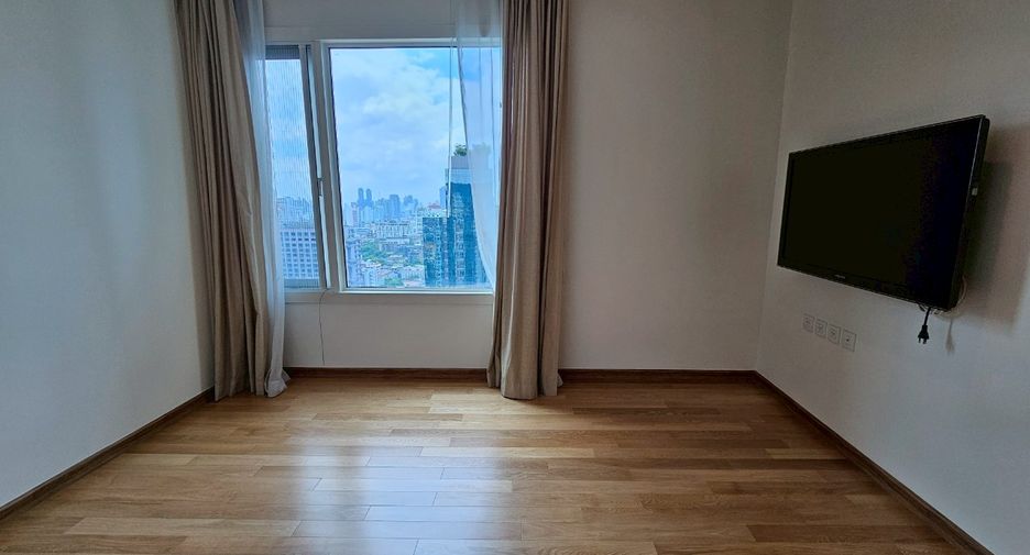 For sale 3 bedrooms condo in Khlong Toei, Bangkok