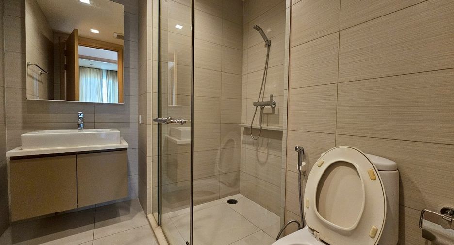 For sale 3 bedrooms condo in Khlong Toei, Bangkok