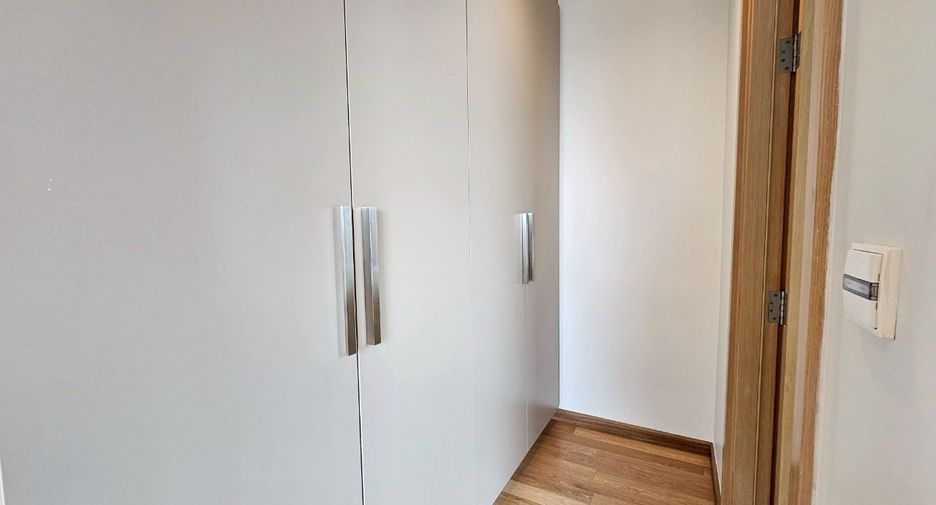 For sale 3 bedrooms condo in Khlong Toei, Bangkok