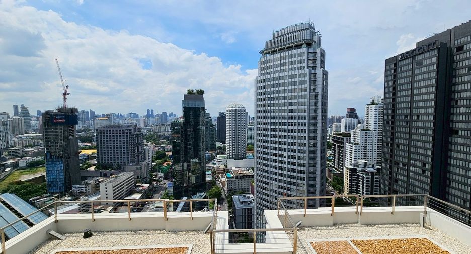 For sale 3 bedrooms condo in Khlong Toei, Bangkok