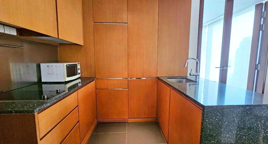 For rent 1 bed condo in Pathum Wan, Bangkok