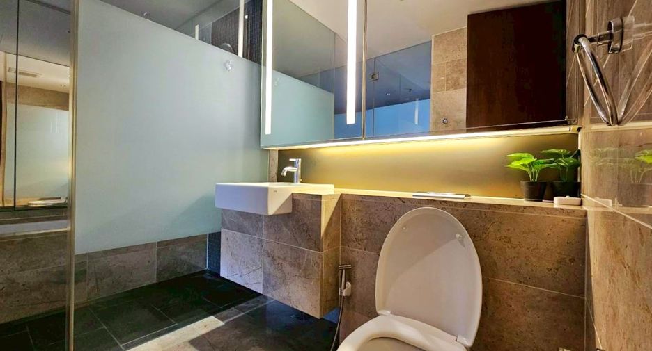 For rent 1 bed condo in Pathum Wan, Bangkok