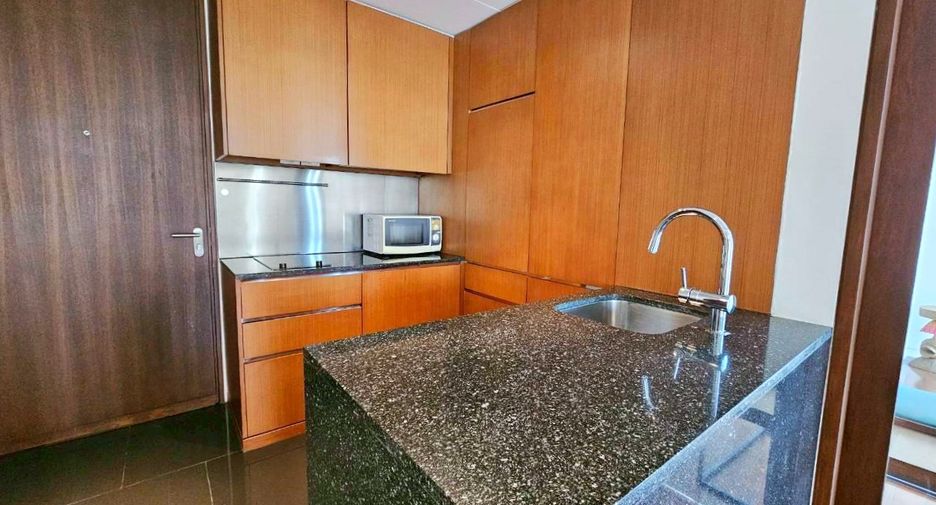 For rent 1 bed condo in Pathum Wan, Bangkok