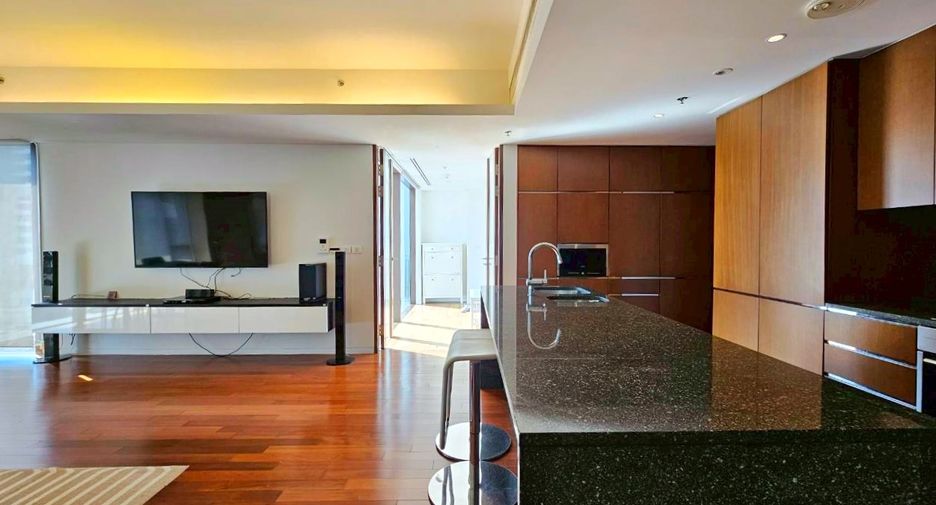 Wohnung zur Miete mit 2 Zimmer in Pathum Wan, Bangkok