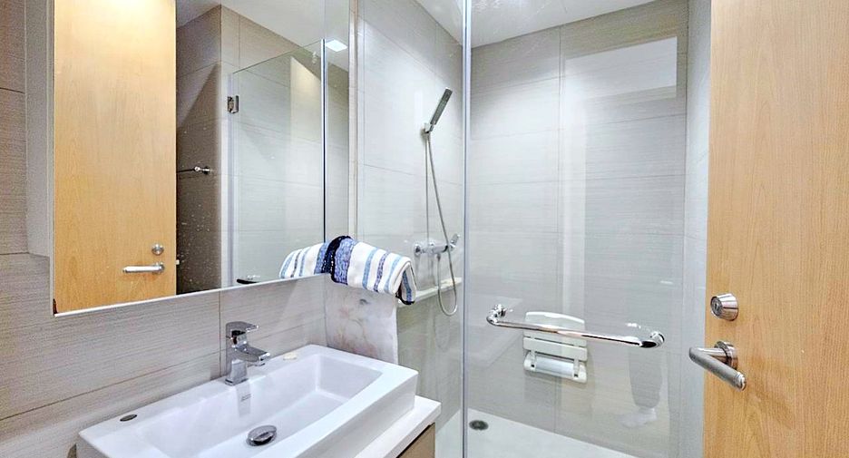 For rent 2 bedrooms condo in Khlong Toei, Bangkok