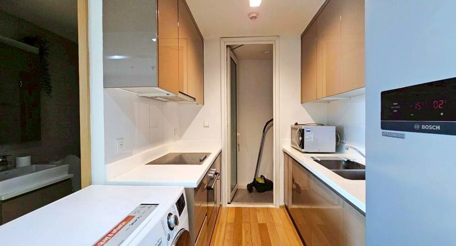 Condo en alquiler y en venta de 3 habitaciones en Khlong Toei, Bangkok
