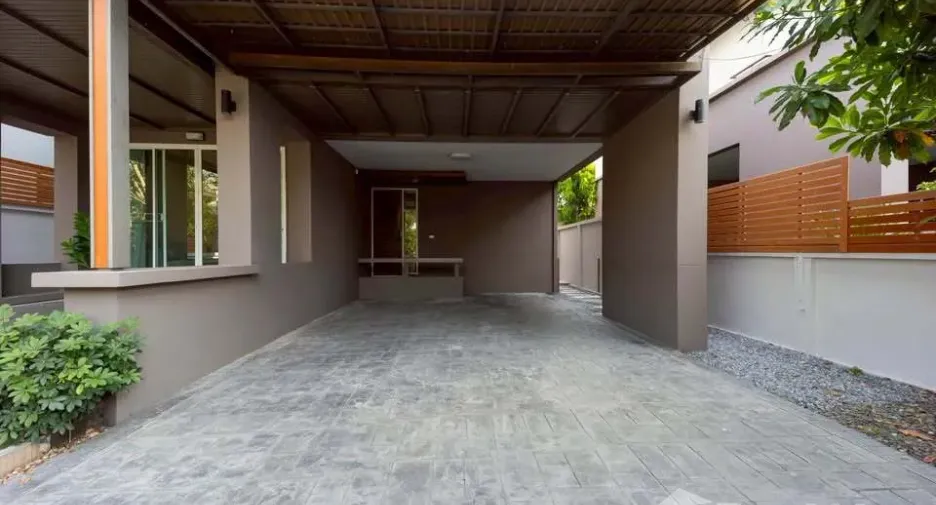 À vendre et à louer 4 chambres maison à Khlong Luang, Pathum Thani