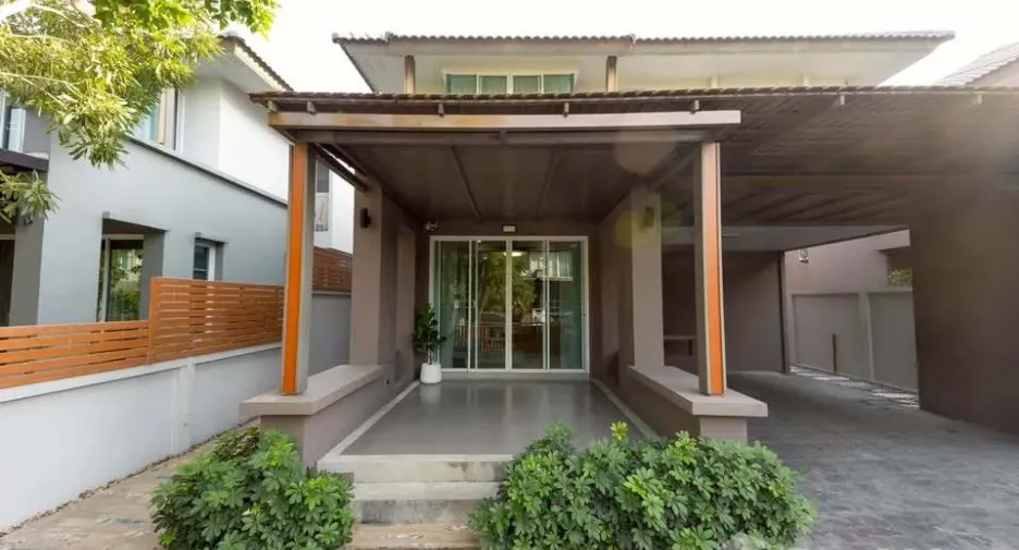 À vendre et à louer 4 chambres maison à Khlong Luang, Pathum Thani