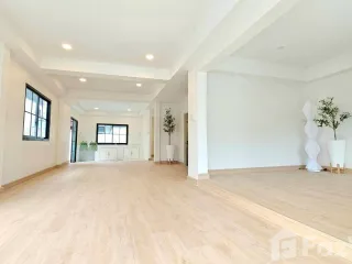 For sale 4 bedrooms house in Bang Na, Bangkok