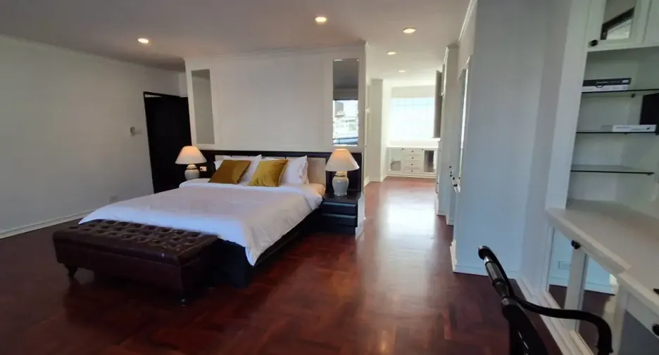 For rent 4 bedrooms condo in Khlong Toei, Bangkok