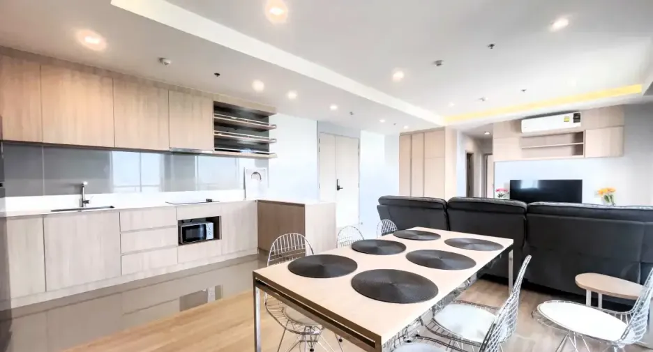 For sale 3 bedrooms condo in Phaya Thai, Bangkok