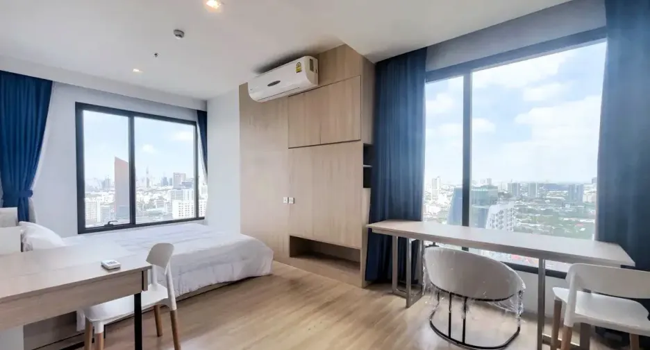 For sale 3 bedrooms condo in Phaya Thai, Bangkok
