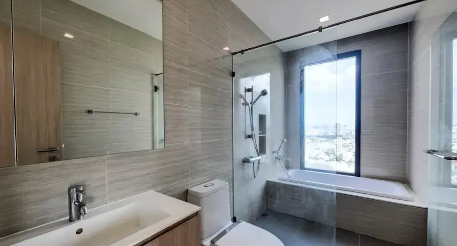 For sale 3 bedrooms condo in Phaya Thai, Bangkok