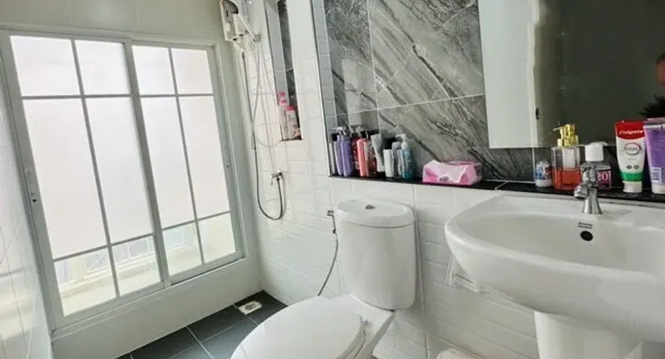 For sale 4 bedrooms townhouse in Phra Samut Chedi, Samut Prakan