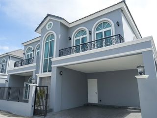 Haus zum Kauf mit 3 Zimmer in Si Racha, Chonburi