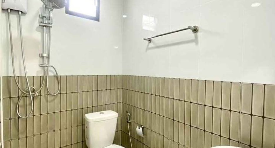 Haus zur Miete mit 5 Zimmer in Huai Khwang, Bangkok